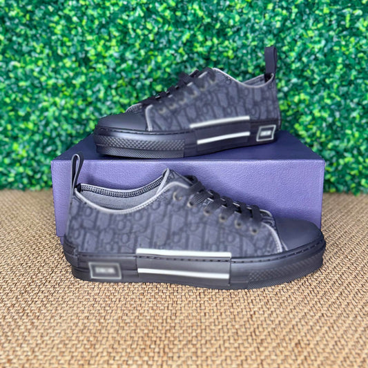 D10R- Men's Low Top Black